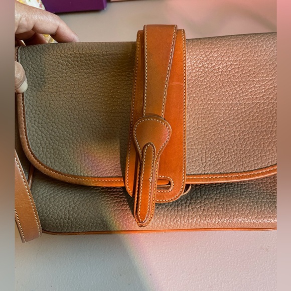 Dooney & Bourke Vintage saddleback design in good vintage condition - Picture 8 of 8